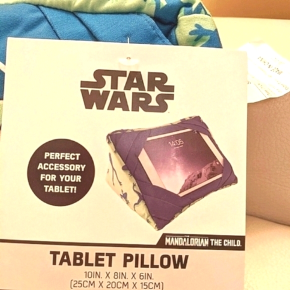 The Mandalorian Star Wars *Baby Yoda* Grogu Tablet Cuddly Pillow NEW WITH TAGS - Picture 10 of 11